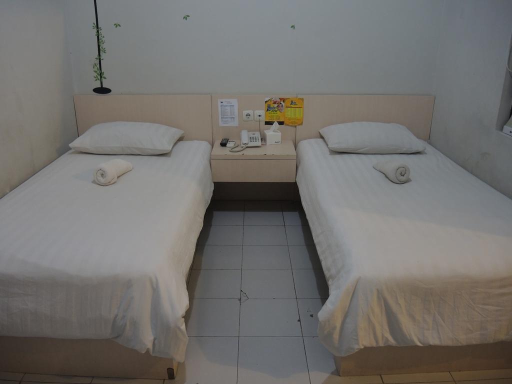 Swk 95 Hotel Surabaja Pokoj fotografie